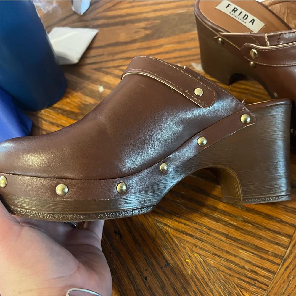 Frida Kollextion clog heels!